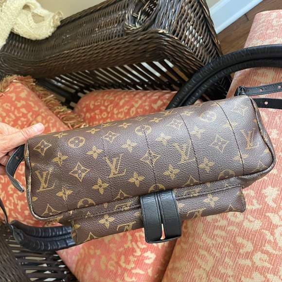 Authentic Louis Vuitton Monogram Palm Springs MM BackPack - Picture 11 of 17